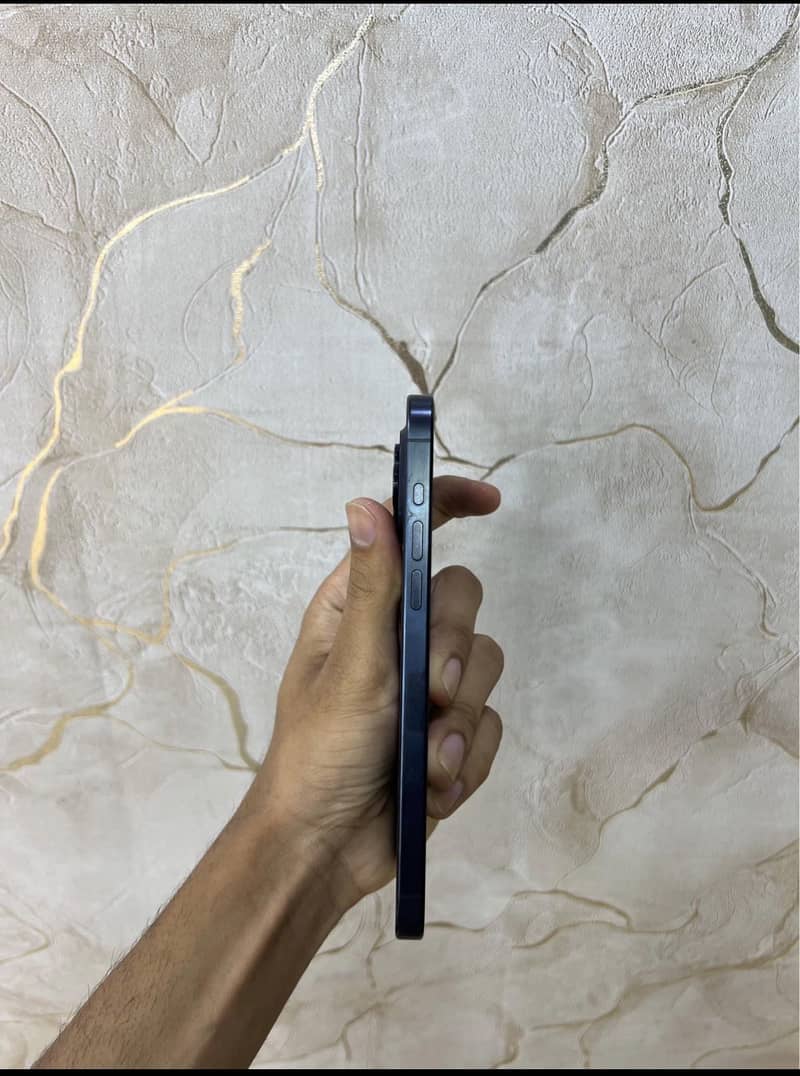 Apple iPhone 15 Pro Max 2