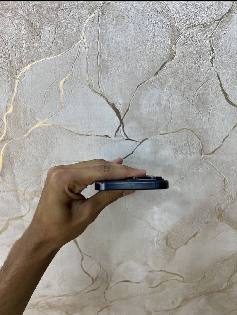Apple iPhone 15 Pro Max 4
