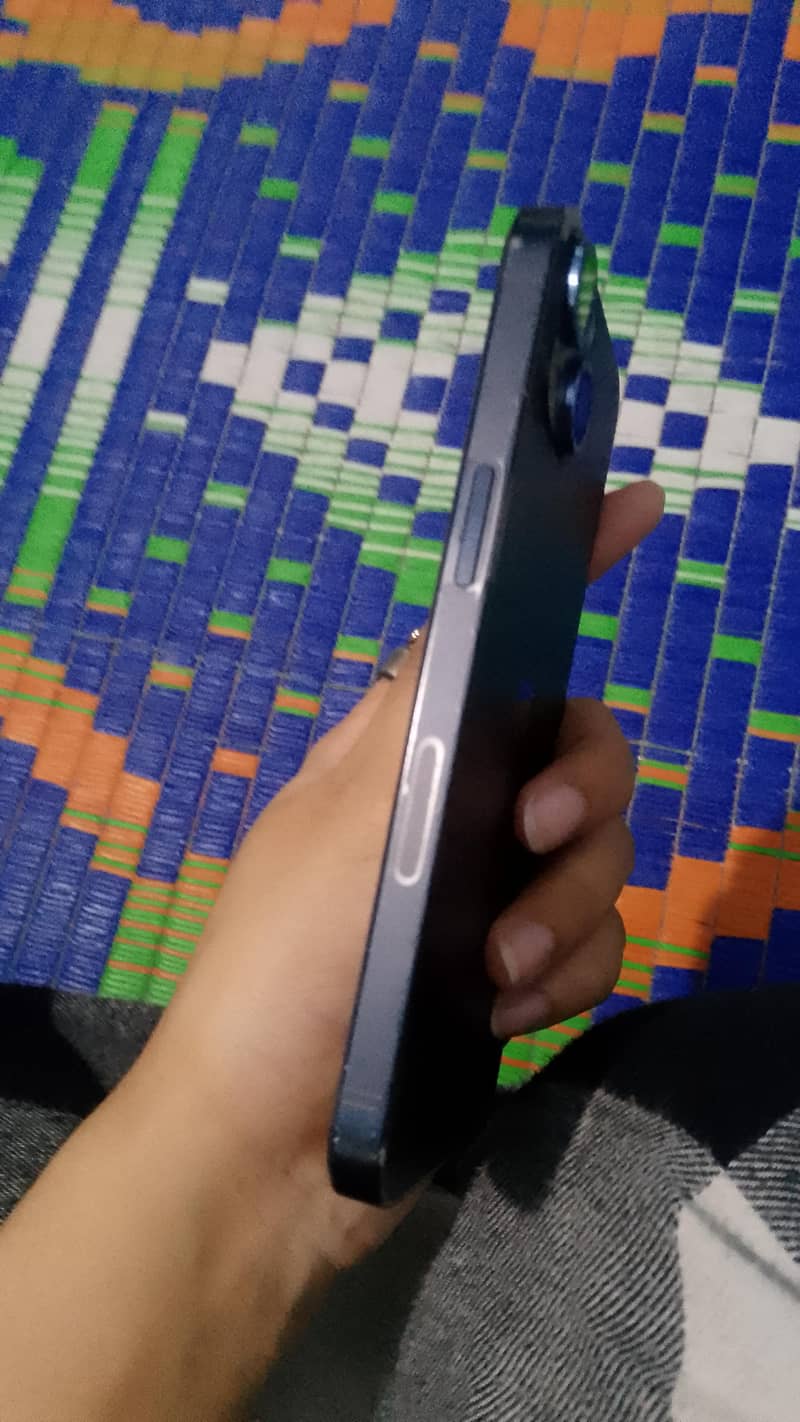 Apple iPhone 13 0