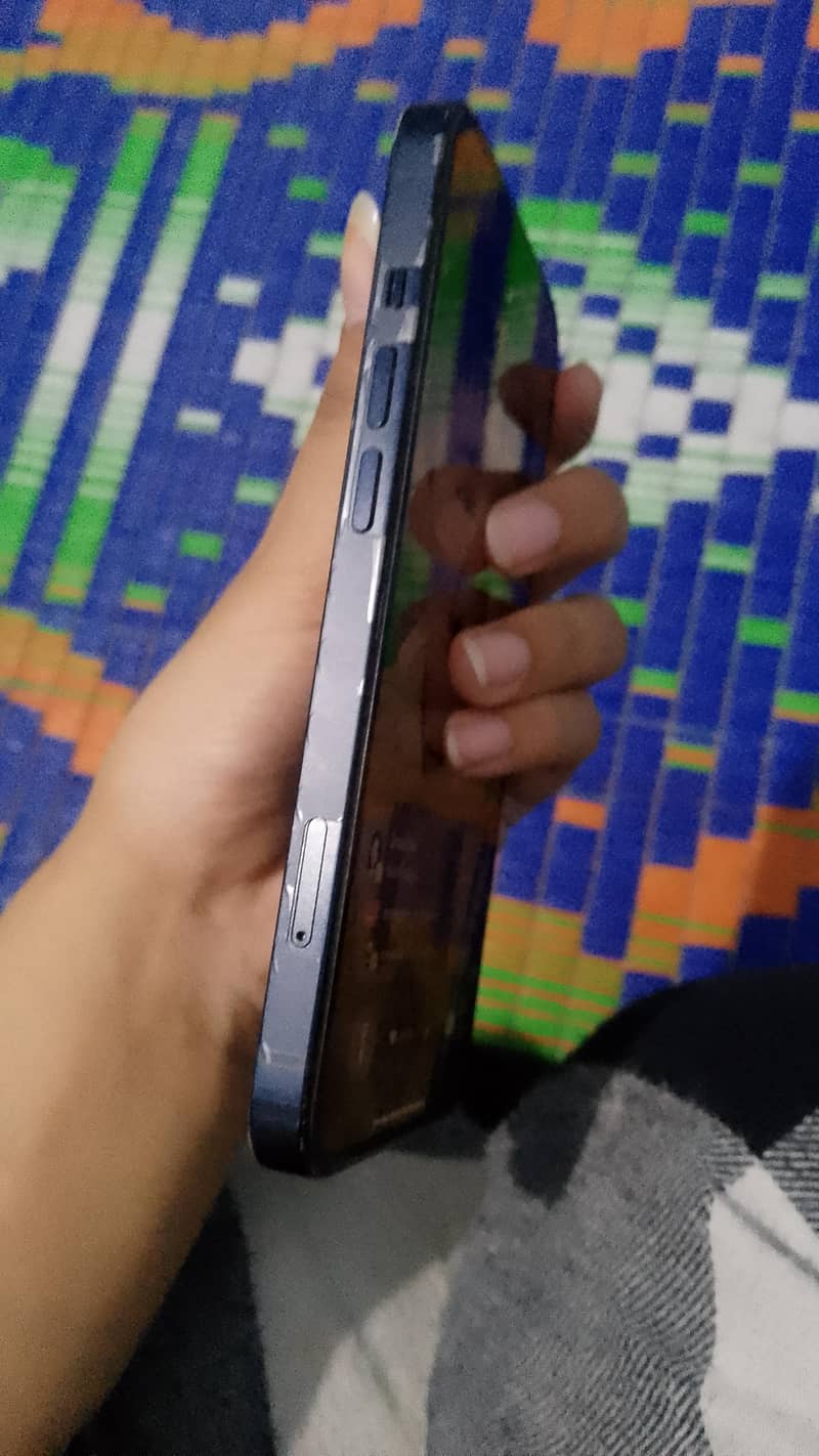 Apple iPhone 13 2