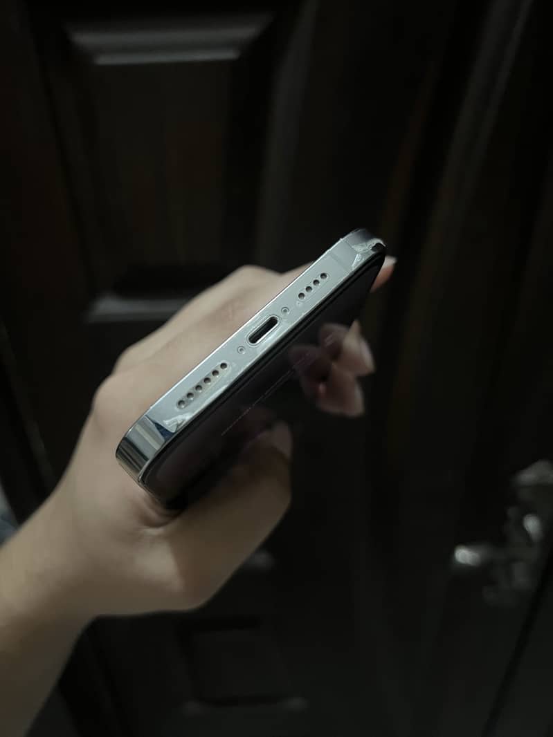 Apple iPhone 14 Pro Max 4