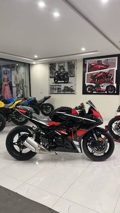 Ducatti Penigale V4S 400cc
