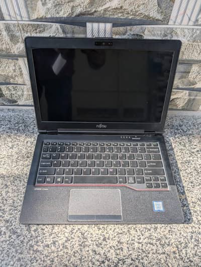 Fujistu u729 i7 8th Gen 8/256SSD