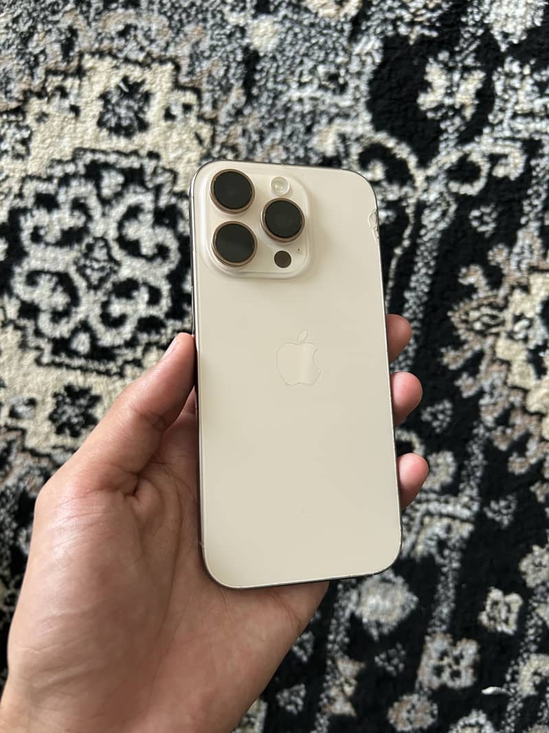 Apple iPhone 16 Pro 0