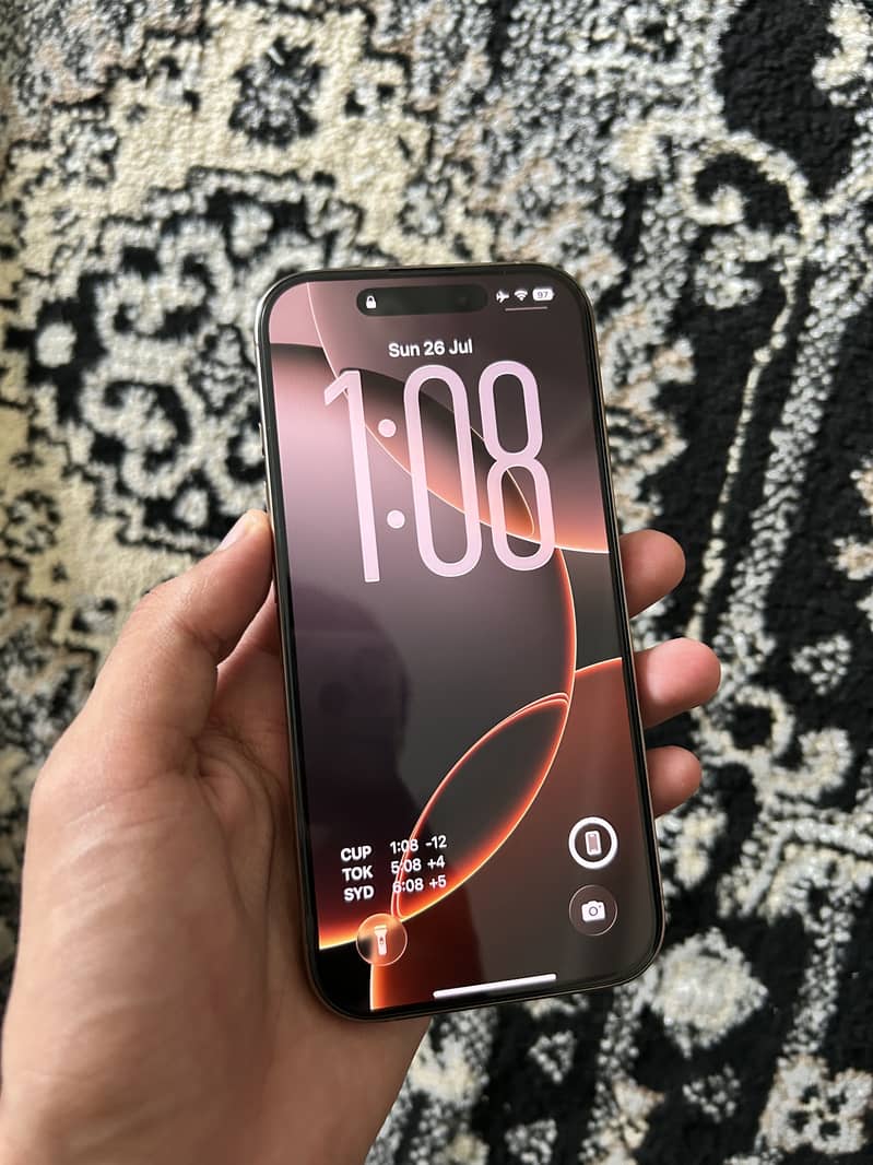 Apple iPhone 16 Pro 1