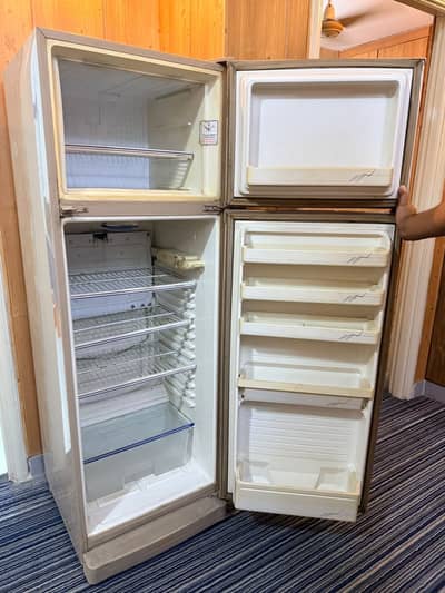 dawlance fridge urgent sale