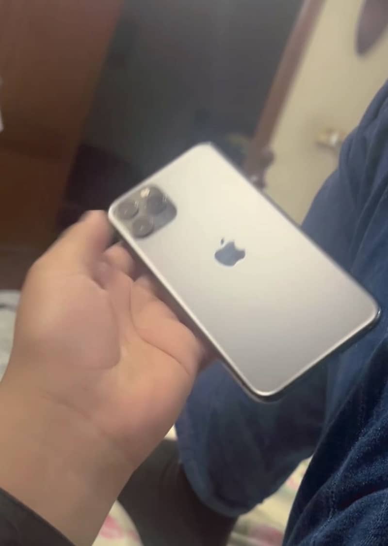 Apple iPhone 11 Pro 1