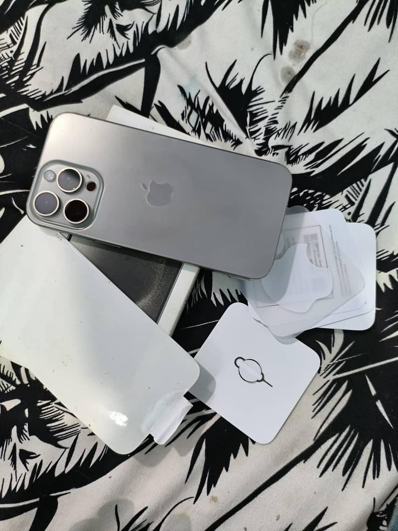 Apple iPhone 15 Pro Max 0