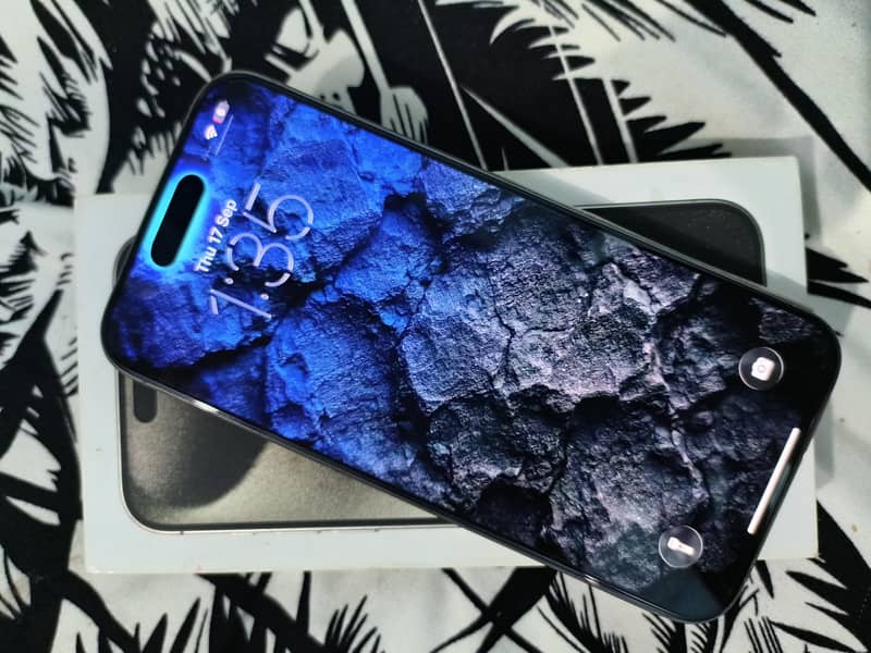 Apple iPhone 15 Pro Max 4