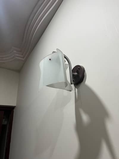 Selling good quality fanoos and 2 side wall lamp