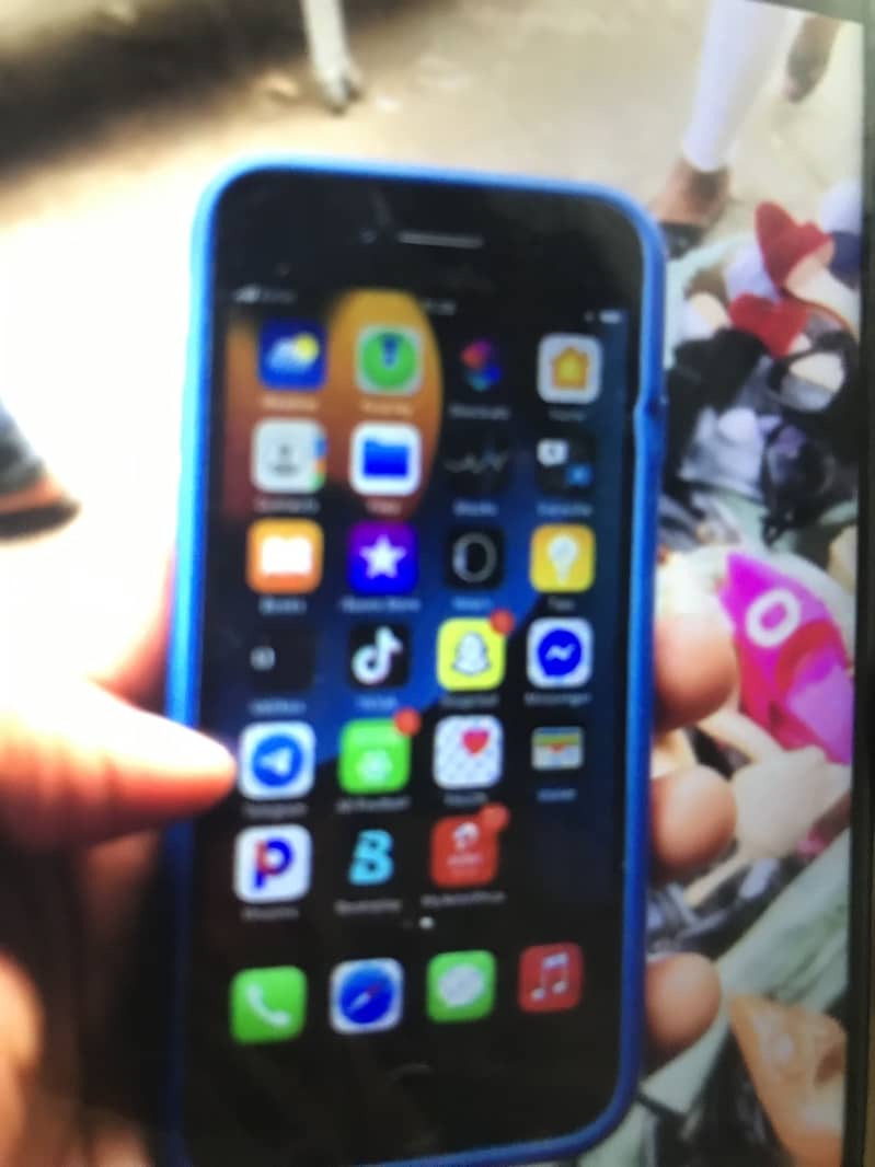 Apple iPhone 7 2