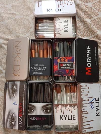 makeup brushes saloon