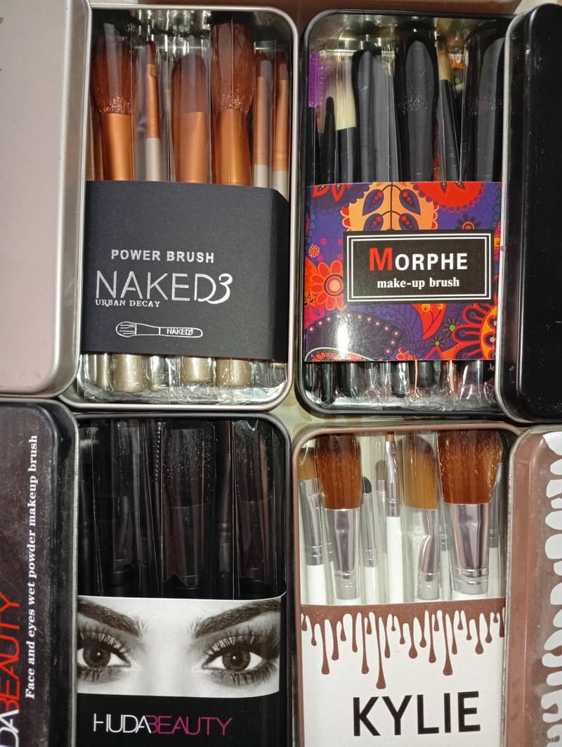 makeup brushes saloon 2