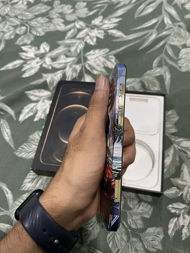 Apple iPhone 12 Pro 2