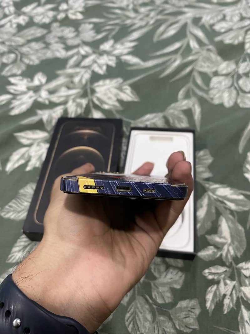 Apple iPhone 12 Pro 4