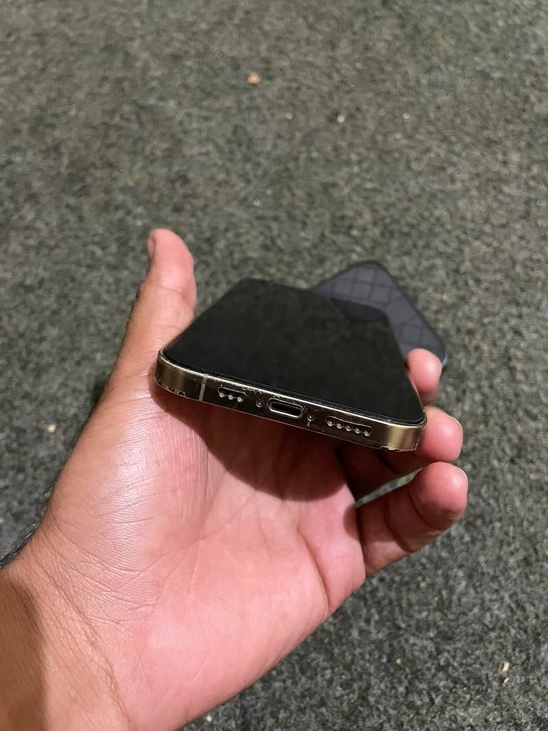 Apple iPhone 12 Pro 3