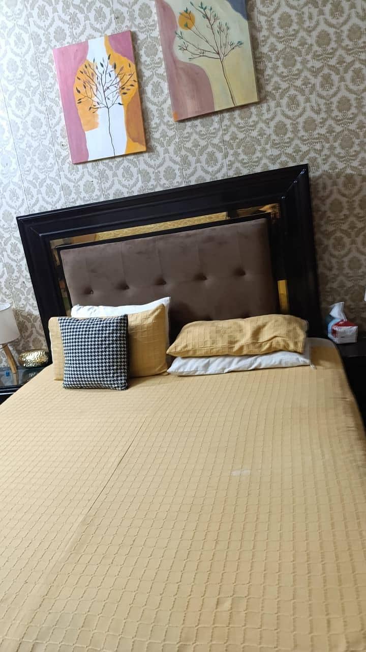 Bed set and dressing table 0