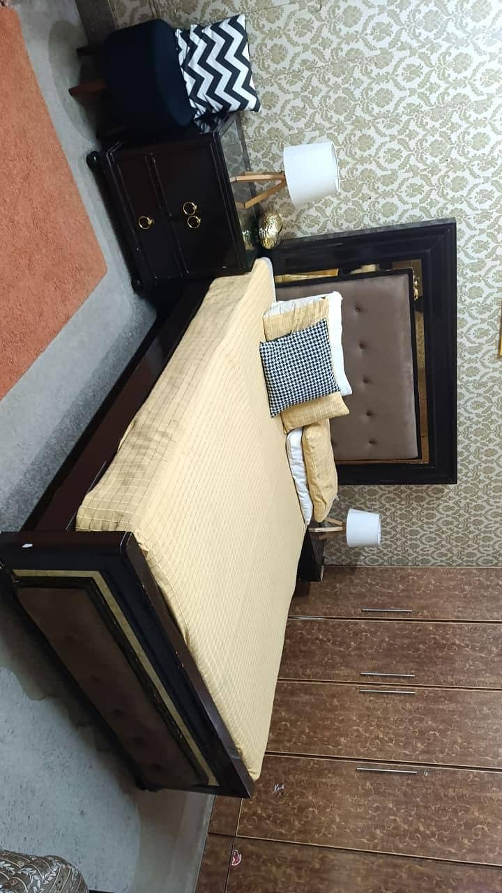 Bed set and dressing table 1
