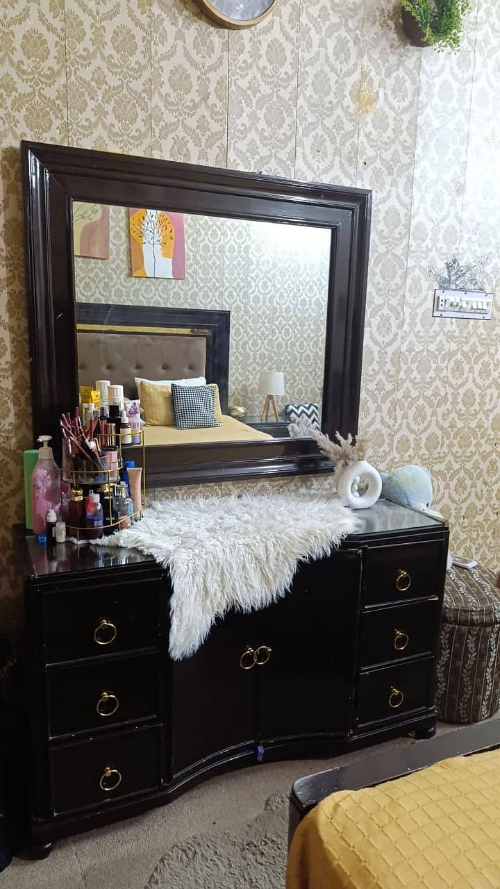 Bed set and dressing table 2