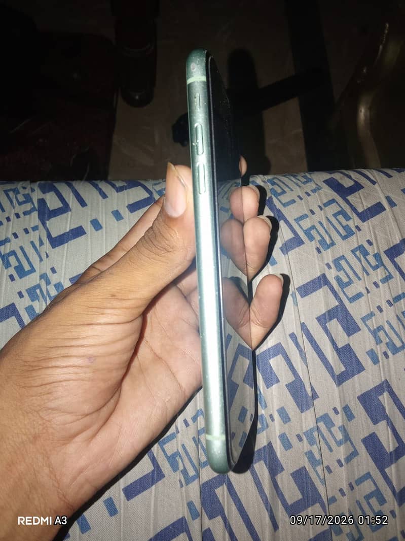Apple iPhone 11 3