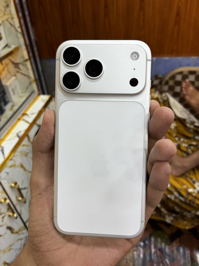 Apple iPhone 17 Pro Max 2