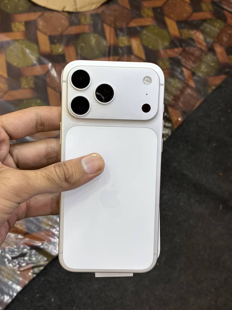 Apple iPhone 17 Pro Max 7