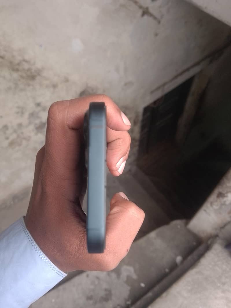Apple iPhone 13 2