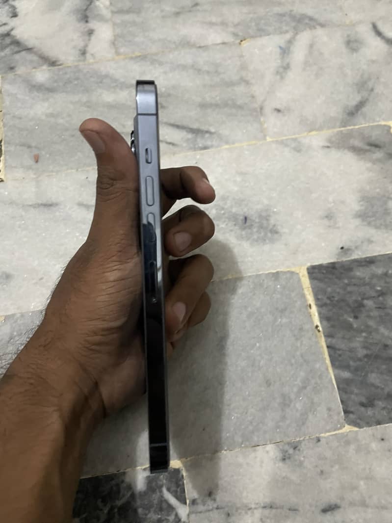 Apple iPhone 13 Pro Max 4