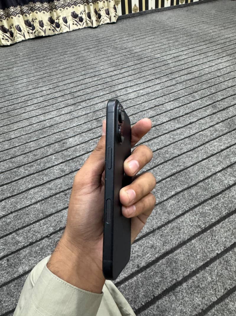 Apple iPhone 16 2