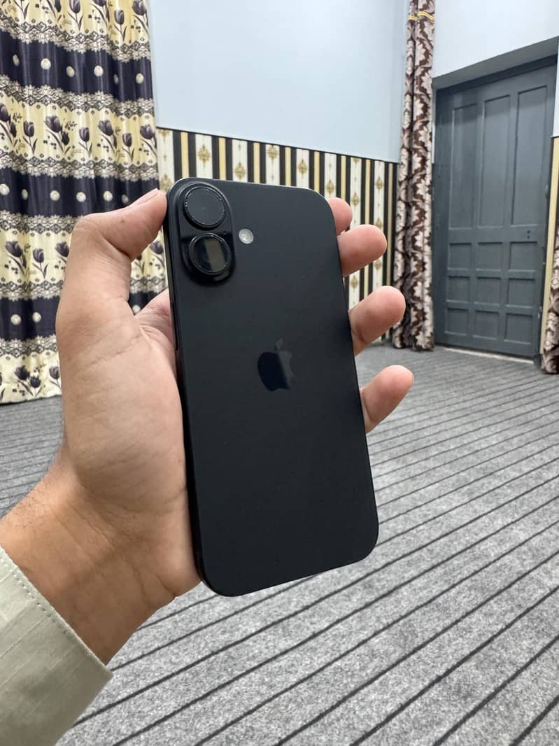 Apple iPhone 16 4