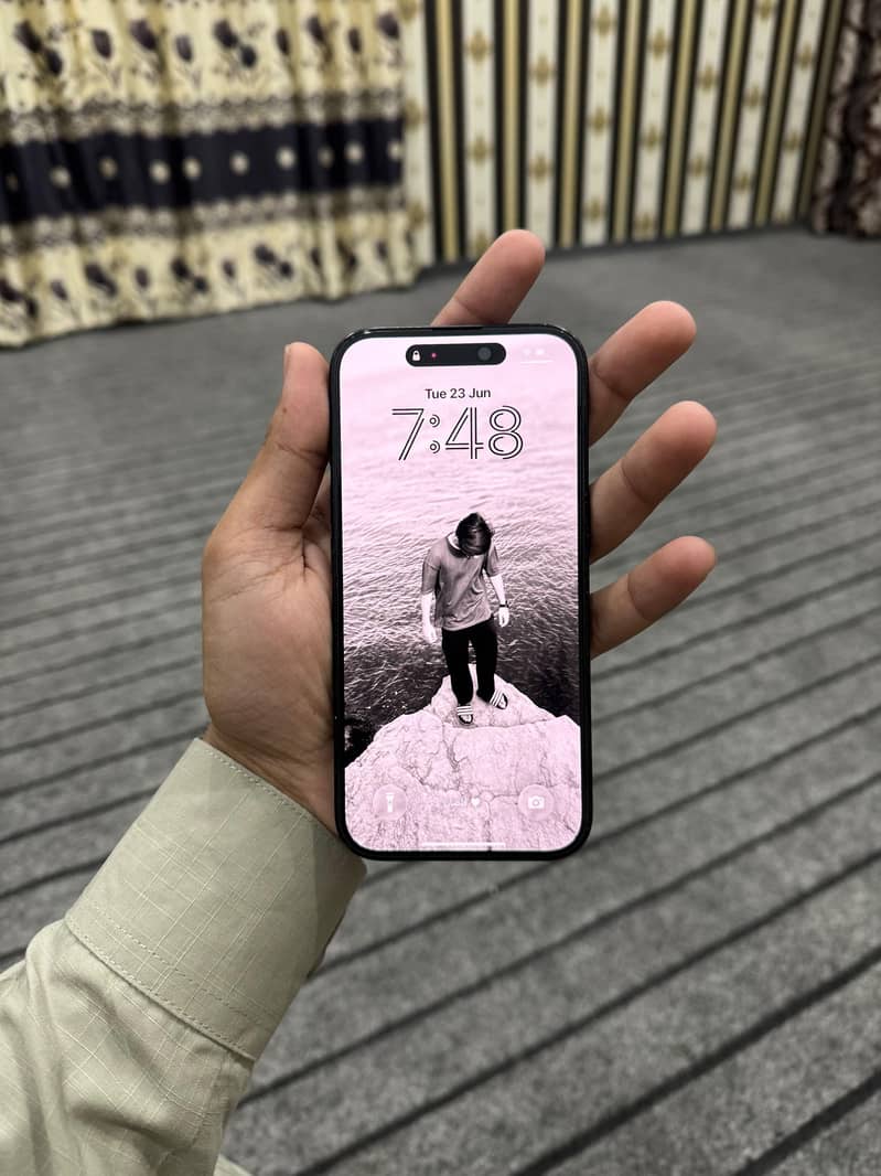 Apple iPhone 16 5