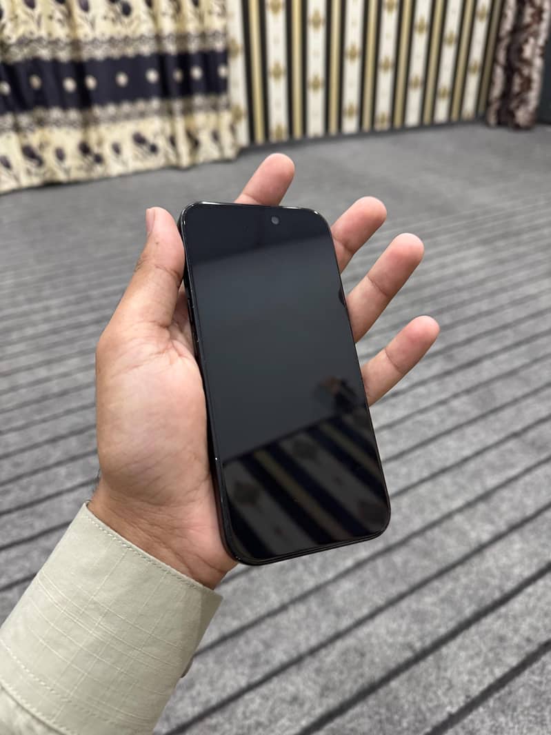 Apple iPhone 16 6