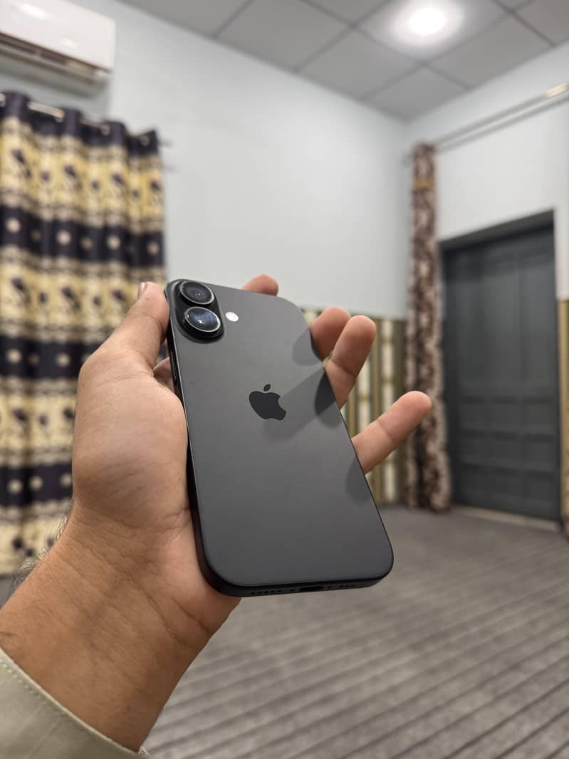 Apple iPhone 16 8