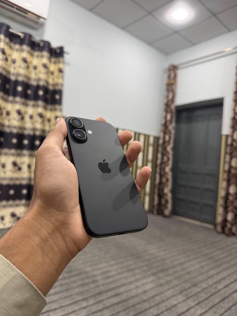 Apple iPhone 16 9