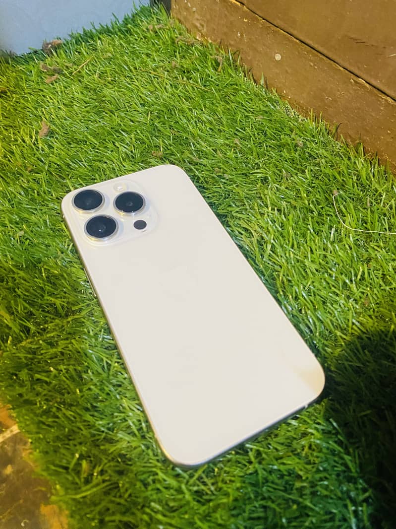 Apple iPhone 15 Pro 2