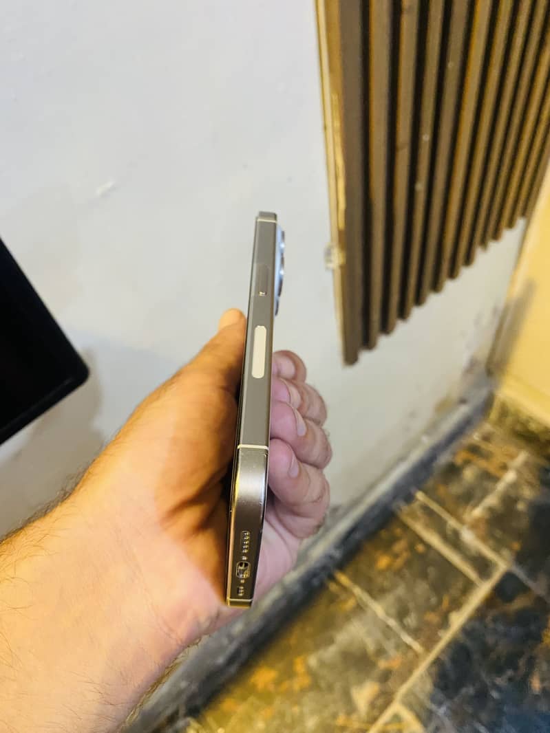 Apple iPhone 15 Pro 3