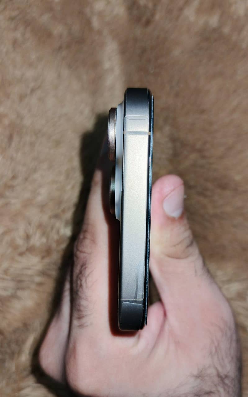 Apple iPhone 16 Pro Max 5