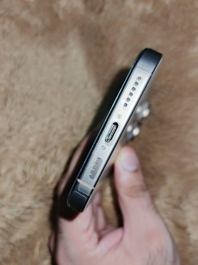 Apple iPhone 16 Pro Max 6