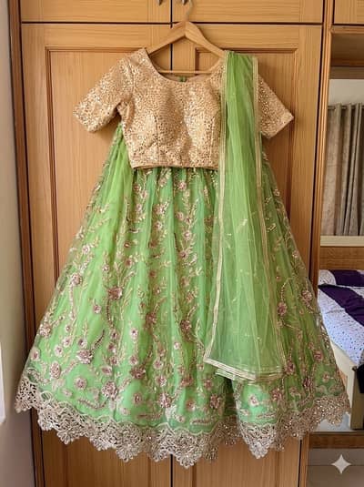 Ladies beautiful fancy nd stylish dresses for wedding nd paries