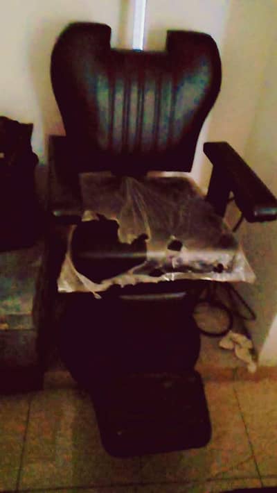 parlour chair for sale in low price used only 6 months