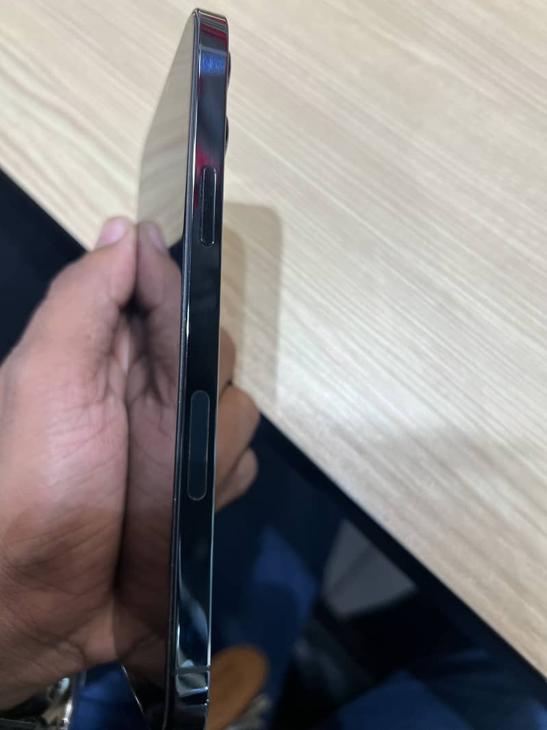 Apple iPhone 12 Pro Max 4