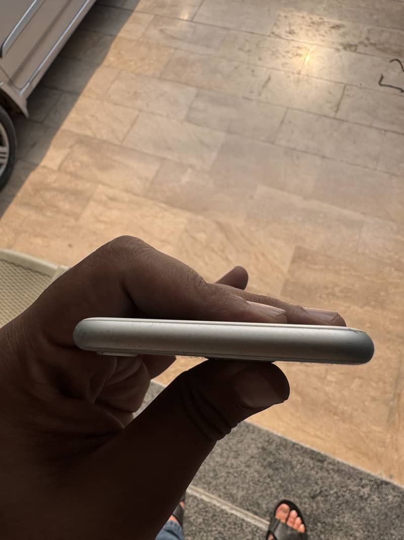 Apple iPhone 8 3
