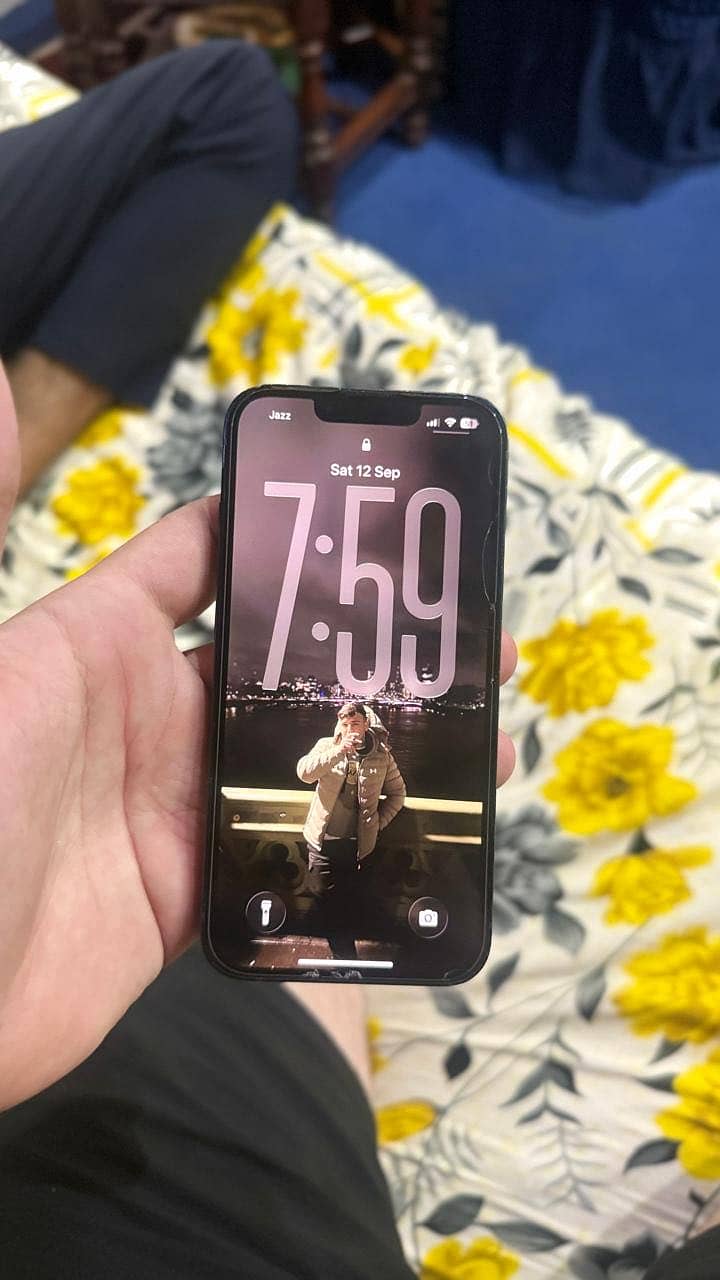 Apple iPhone 13 1
