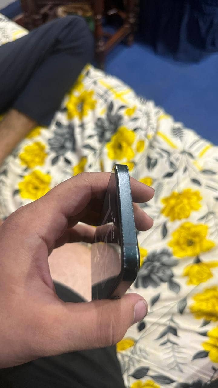 Apple iPhone 13 4