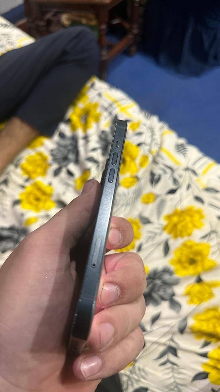 Apple iPhone 13 6