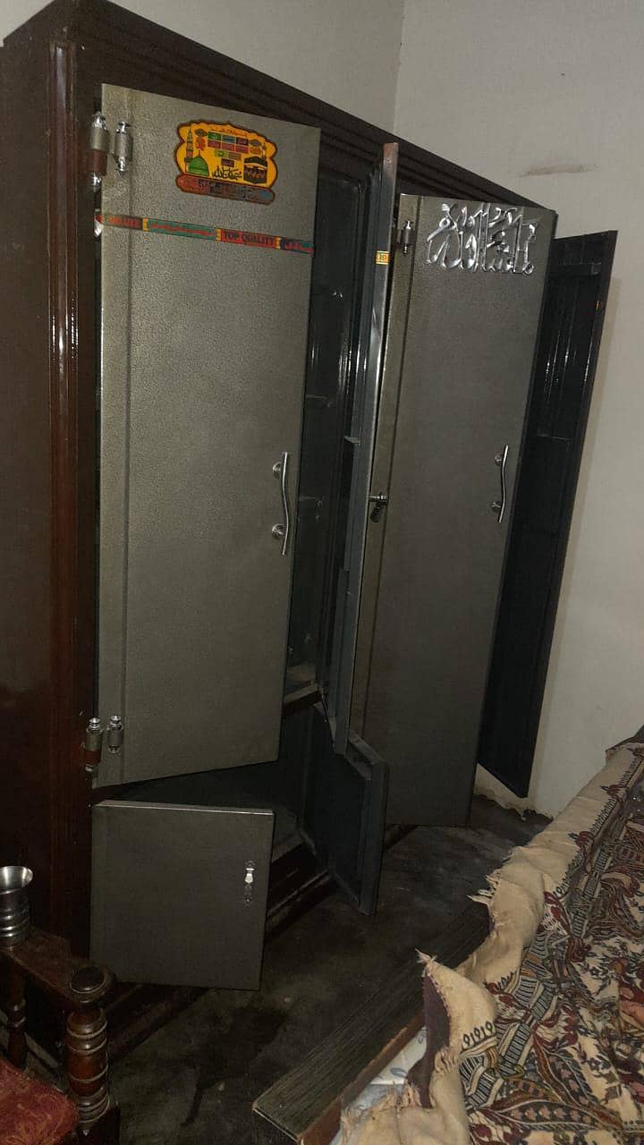 WARDROBE 0