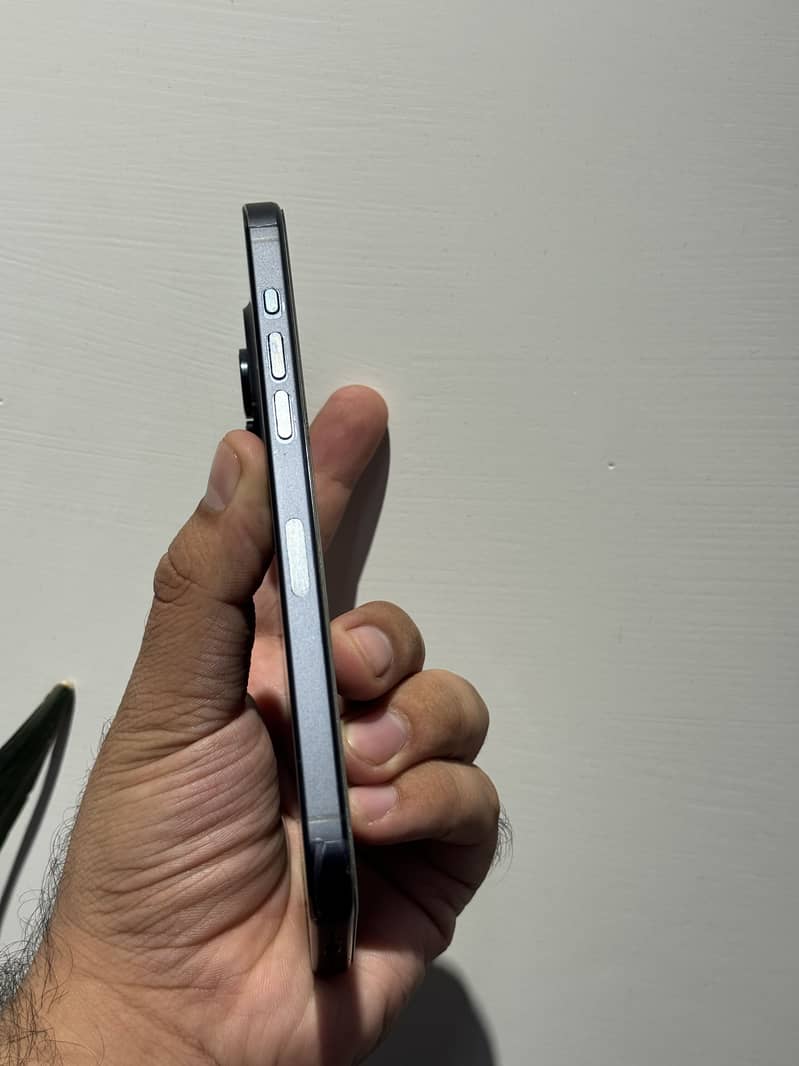 Apple iPhone 15 Pro Max 5