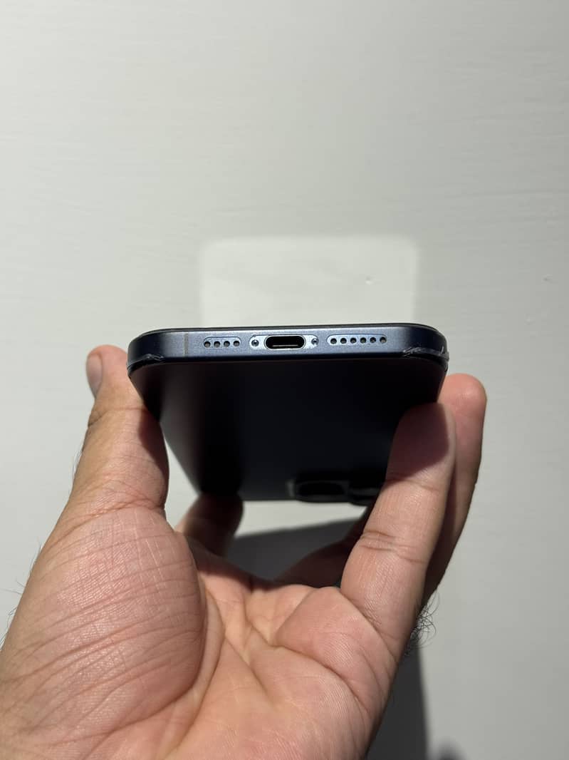 Apple iPhone 15 Pro Max 6