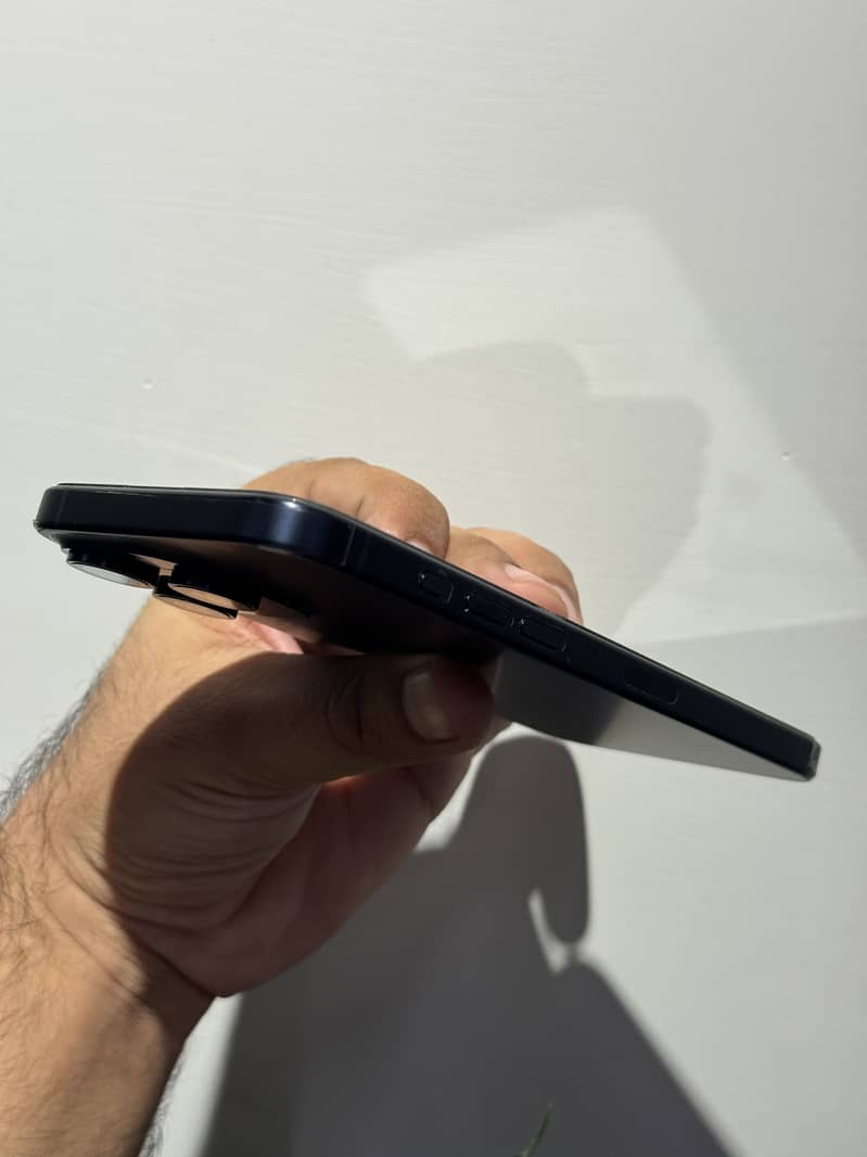 Apple iPhone 15 Pro Max 9