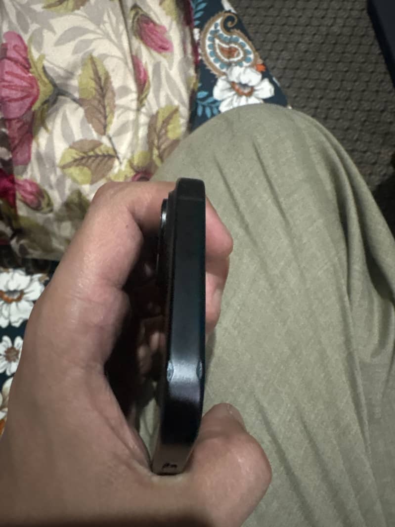 Apple iPhone 16 1